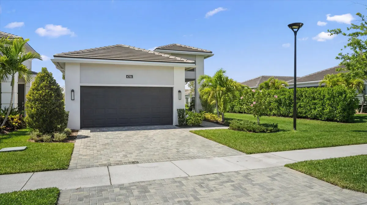 02-4786 St Armands Way at 4786 Saint Armands Way, Westlake