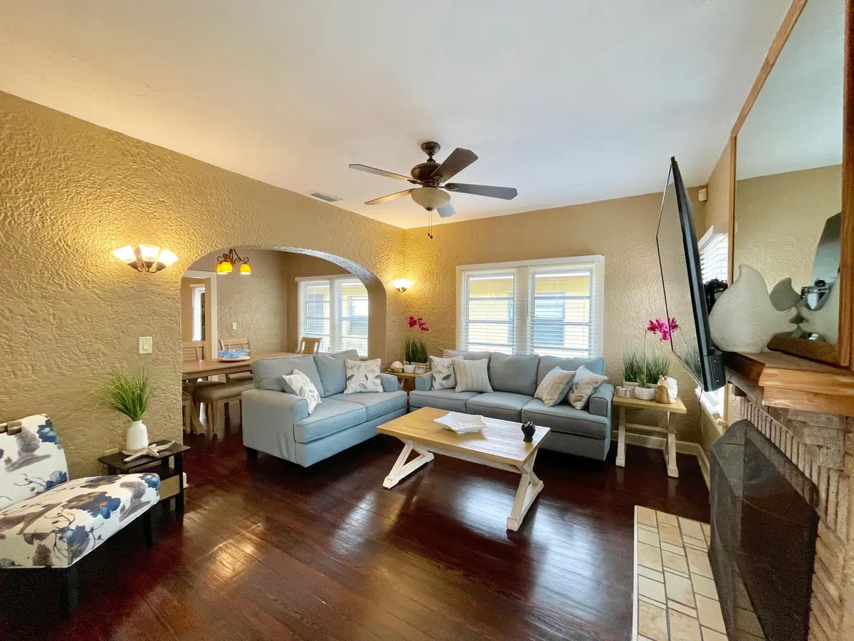5555 sfh lvng rm at 5555 Garden Avenue, West Palm Beach