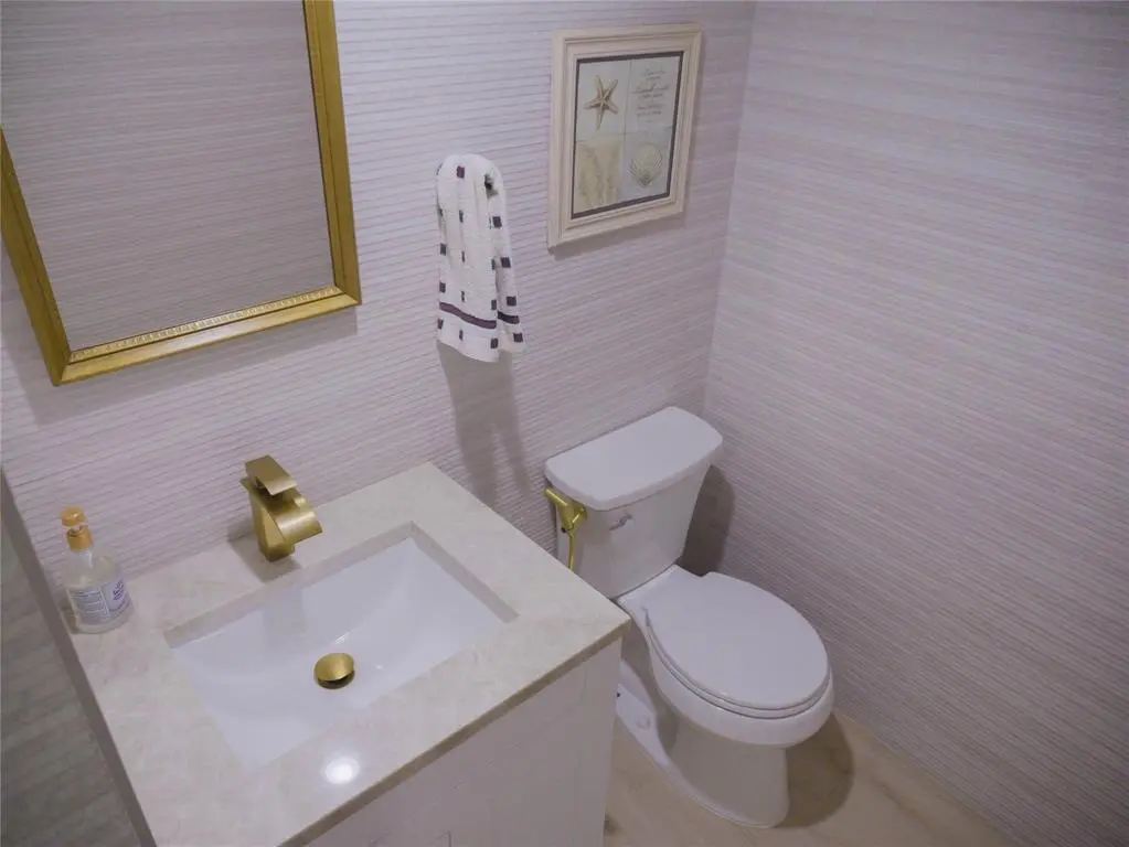 Guest bath at 2000 S Ocean Boulevard 2p, Lauderdale-By-The-Sea