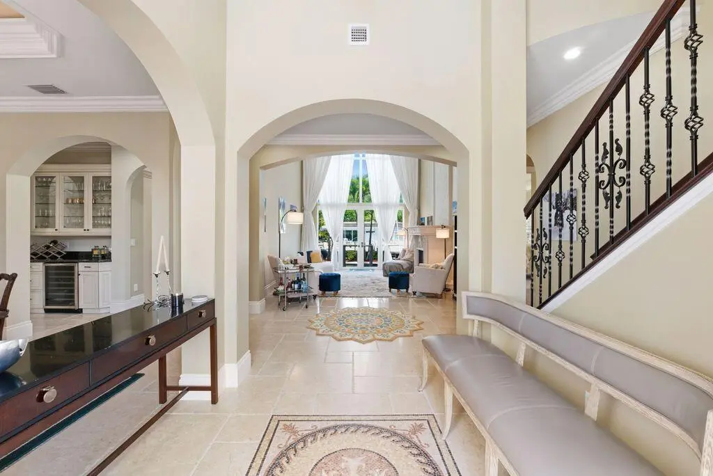 Entry at 2221 NE 48th Court, Lighthouse Point