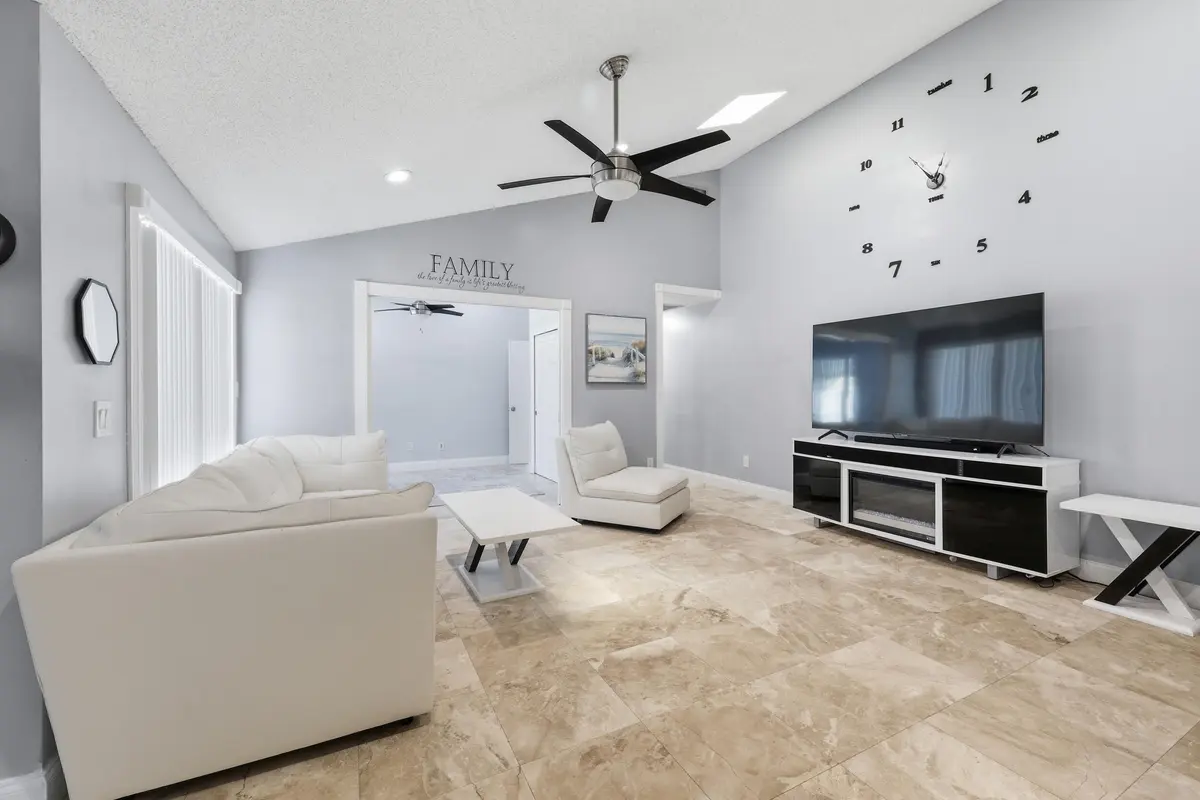 4_8p3a4255 at 5460 Eagle Lake Drive 72b, Palm Beach Gardens