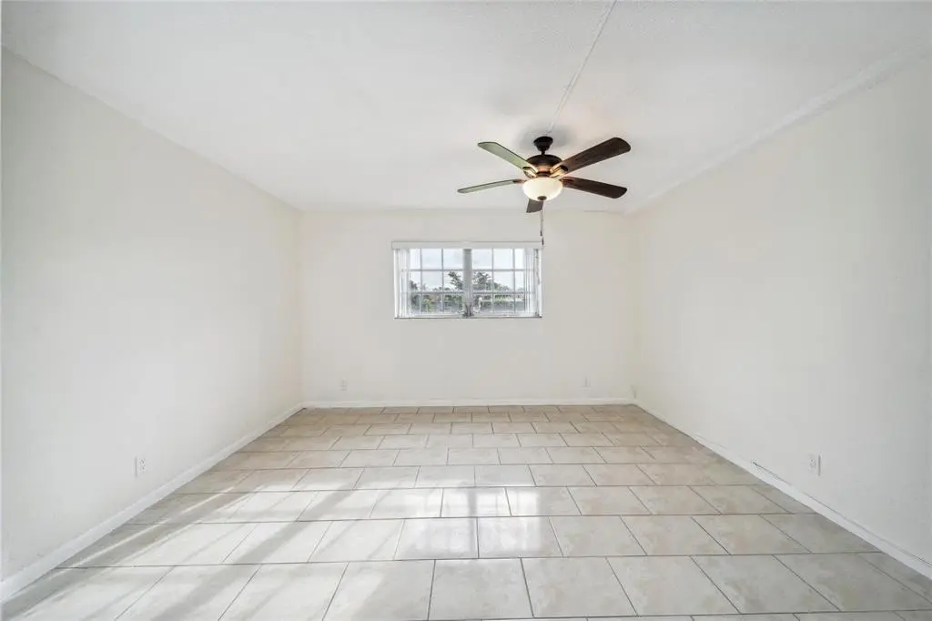 bed 1 at , Coral Springs