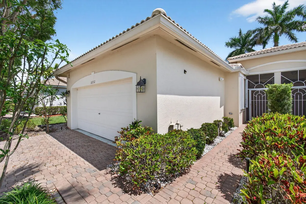 7-web-or-mls-DSC_9652 at 10732 Royal Caribbean Circle, Boynton Beach