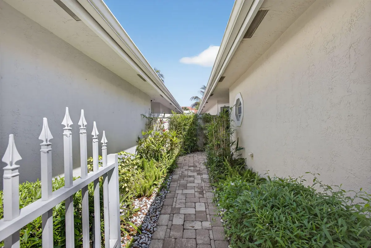 Front Door Path at 283 Canterbury Drive, Palm Beach Gardens