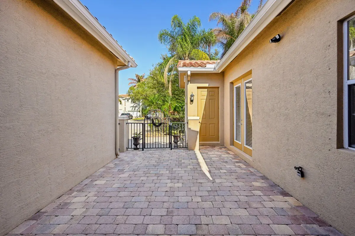 5-web-or-mls-SW Bellflower Ct-S2503-005 at 5588 SW Bellflower Court, Palm City