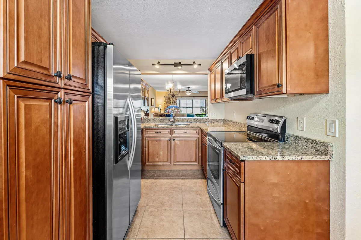 Newer Beautiful Granite Kitchen! at 1111 Keystone Drive B, Jupiter