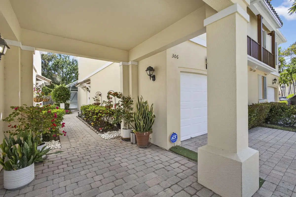 5-web-or-mls-BS1A8372 at 306 Salinas Drive, Palm Beach Gardens