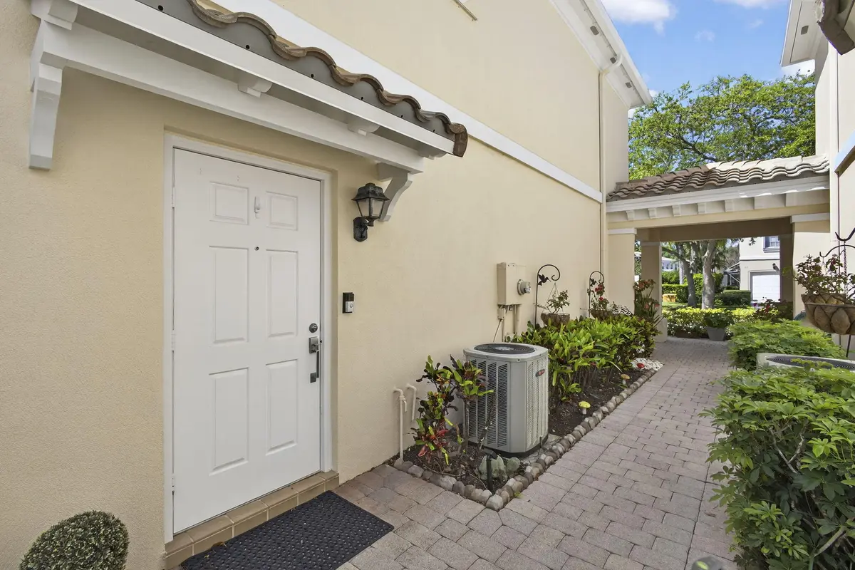 7-web-or-mls-BS1A8382 at 306 Salinas Drive, Palm Beach Gardens
