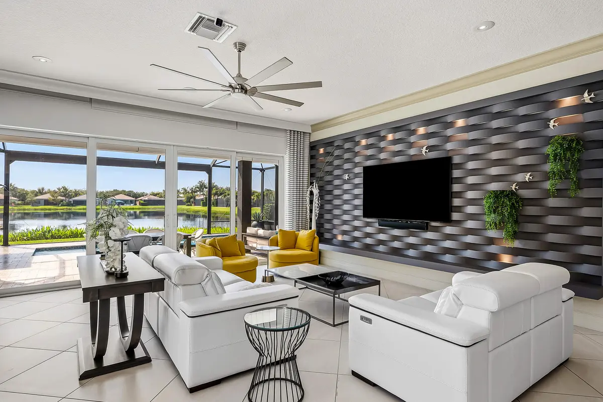 accent wall in living room at 12753 Bonnington Range Drive, Boynton Beach