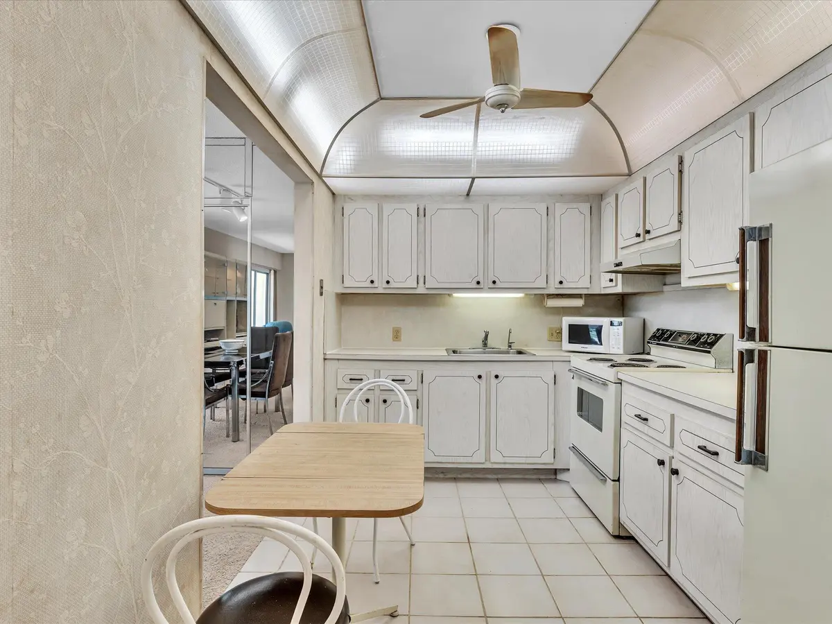kitchen at 288 Fanshaw G, Boca Raton