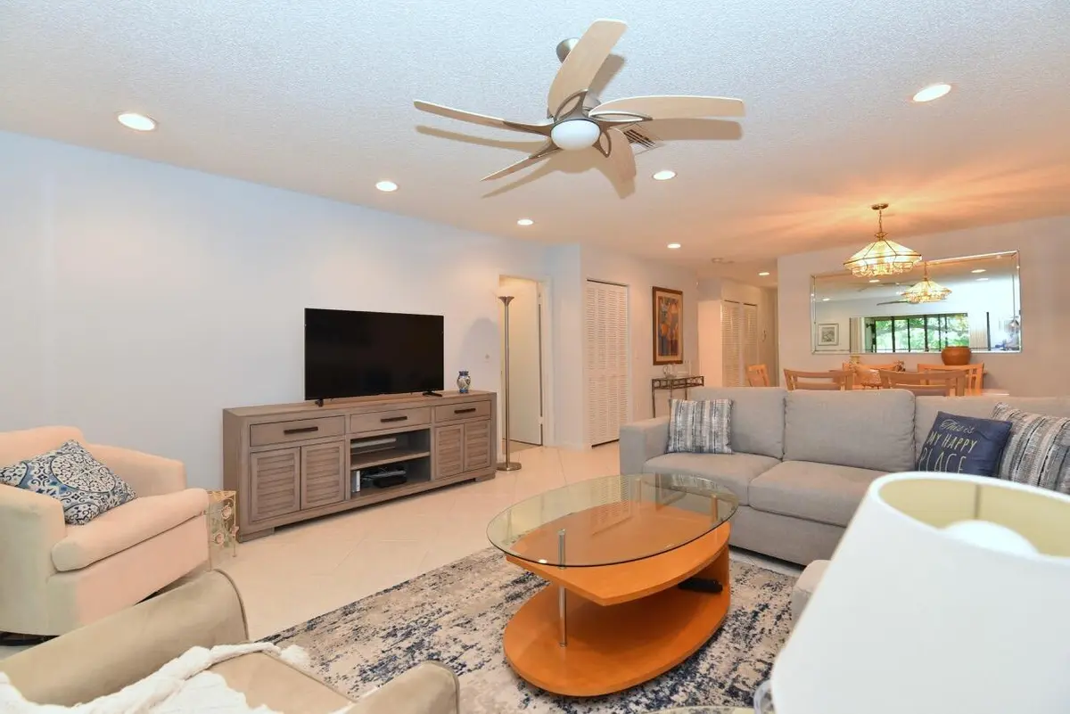 living room at 17 E Stratford Dr Drive F, Boynton Beach