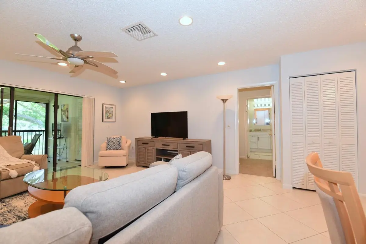 1 - 7 at 17 E Stratford Dr Drive F, Boynton Beach