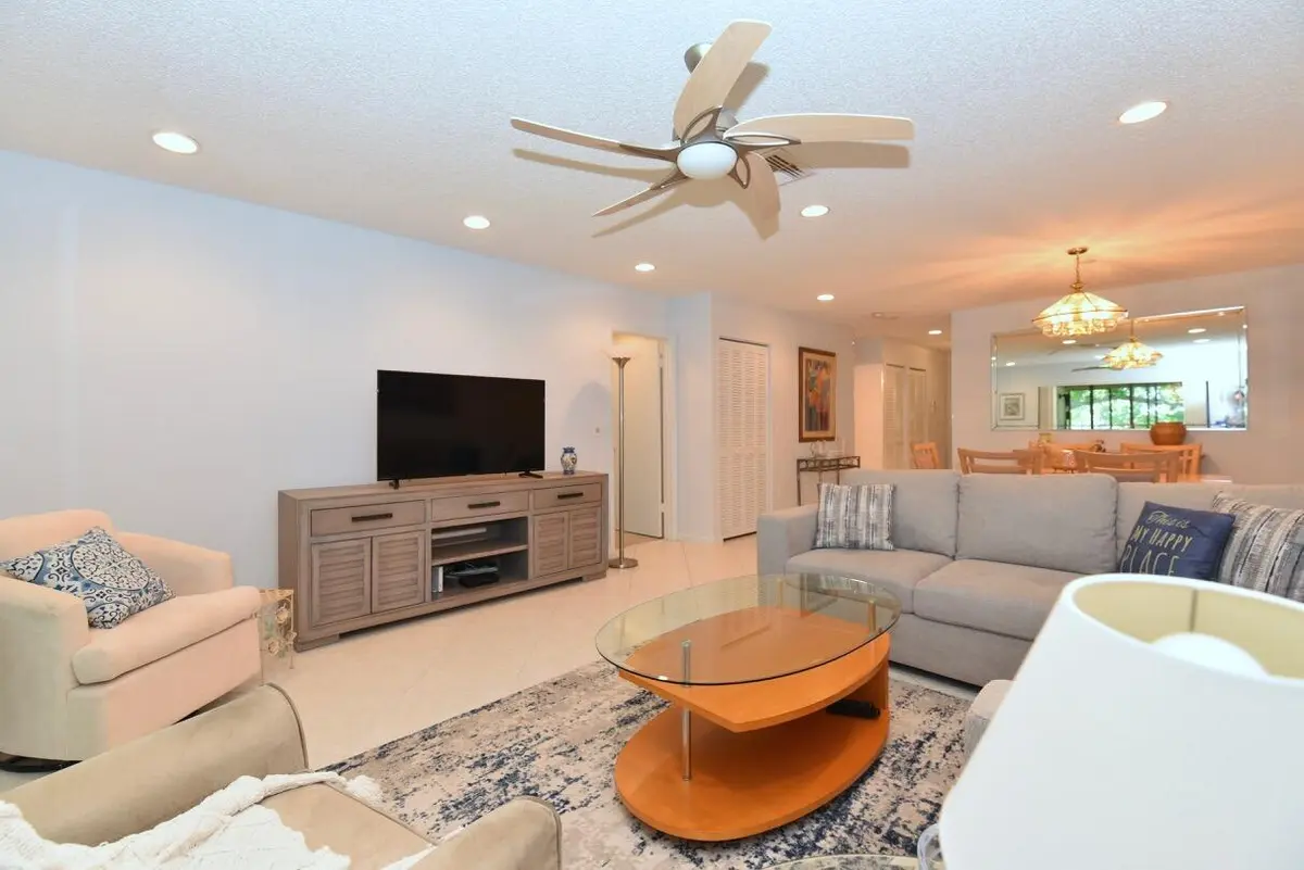 1 - 24 at 17 E Stratford Dr Drive F, Boynton Beach