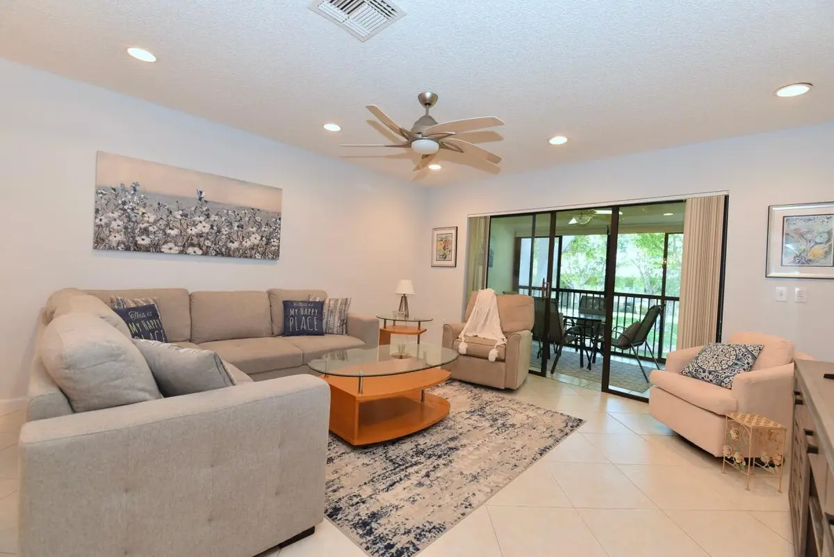 1 - 23 at 17 E Stratford Dr Drive F, Boynton Beach