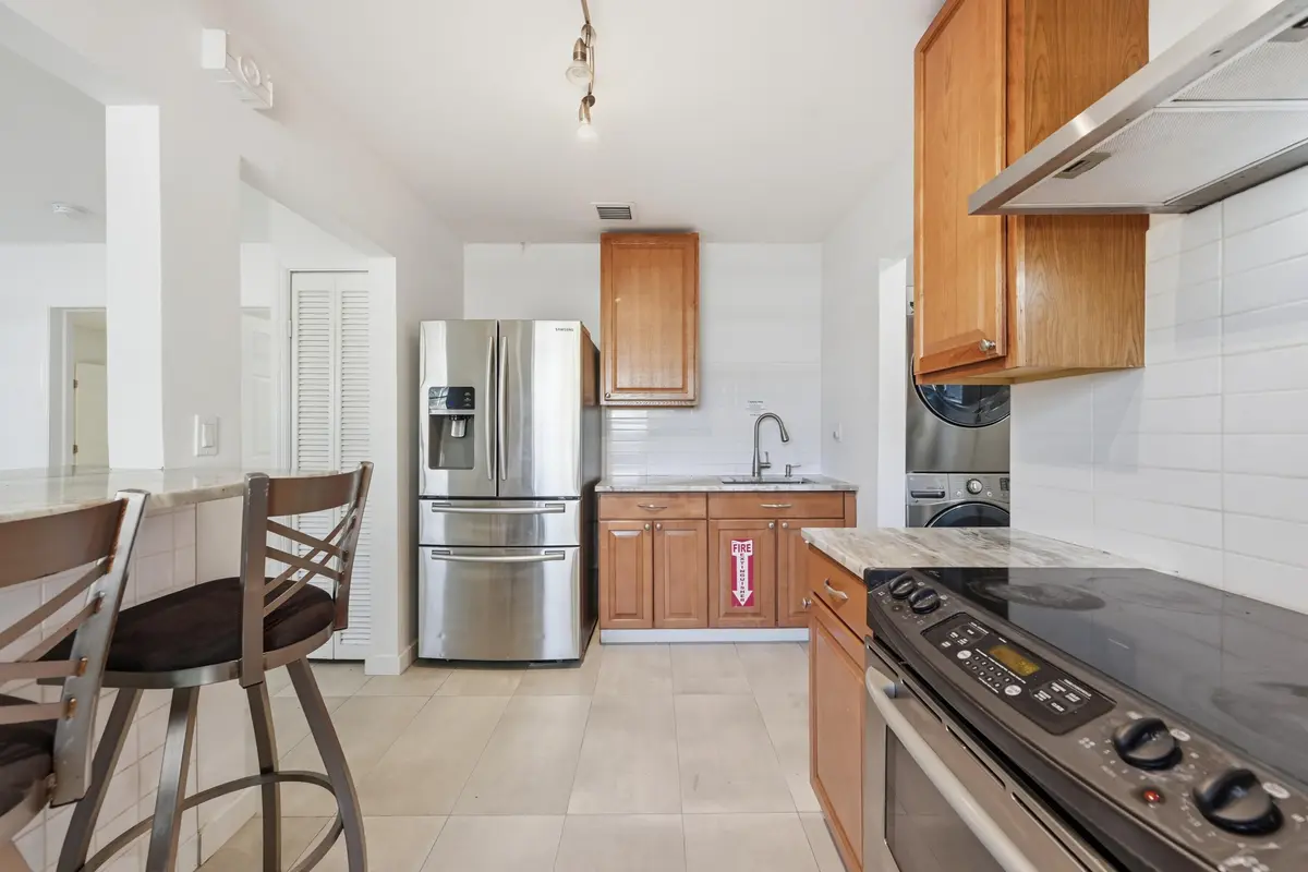 17_dsc_6870 at 629 NE 36th Street, Oakland Park
