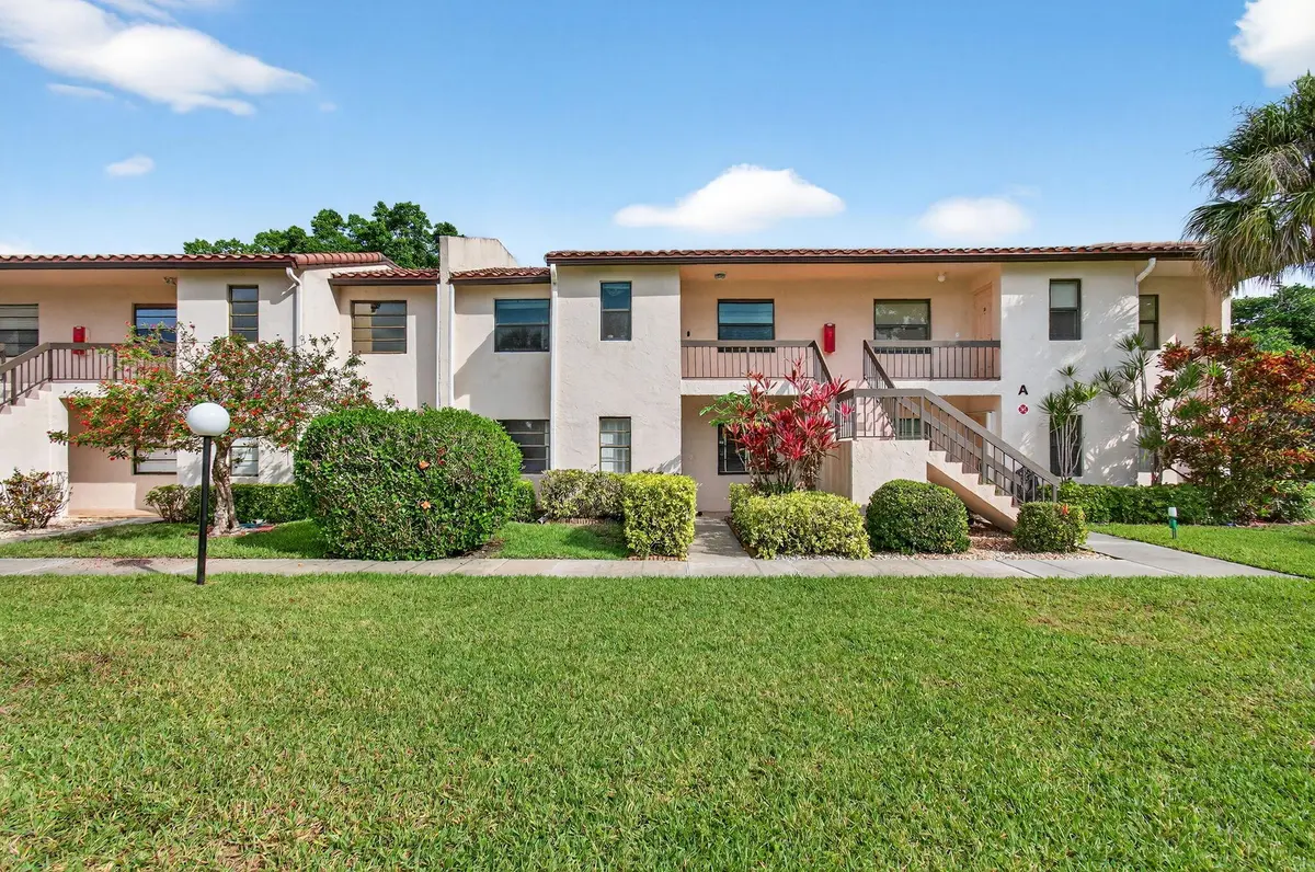 Building at 21452 Juego Circle, Boca Raton