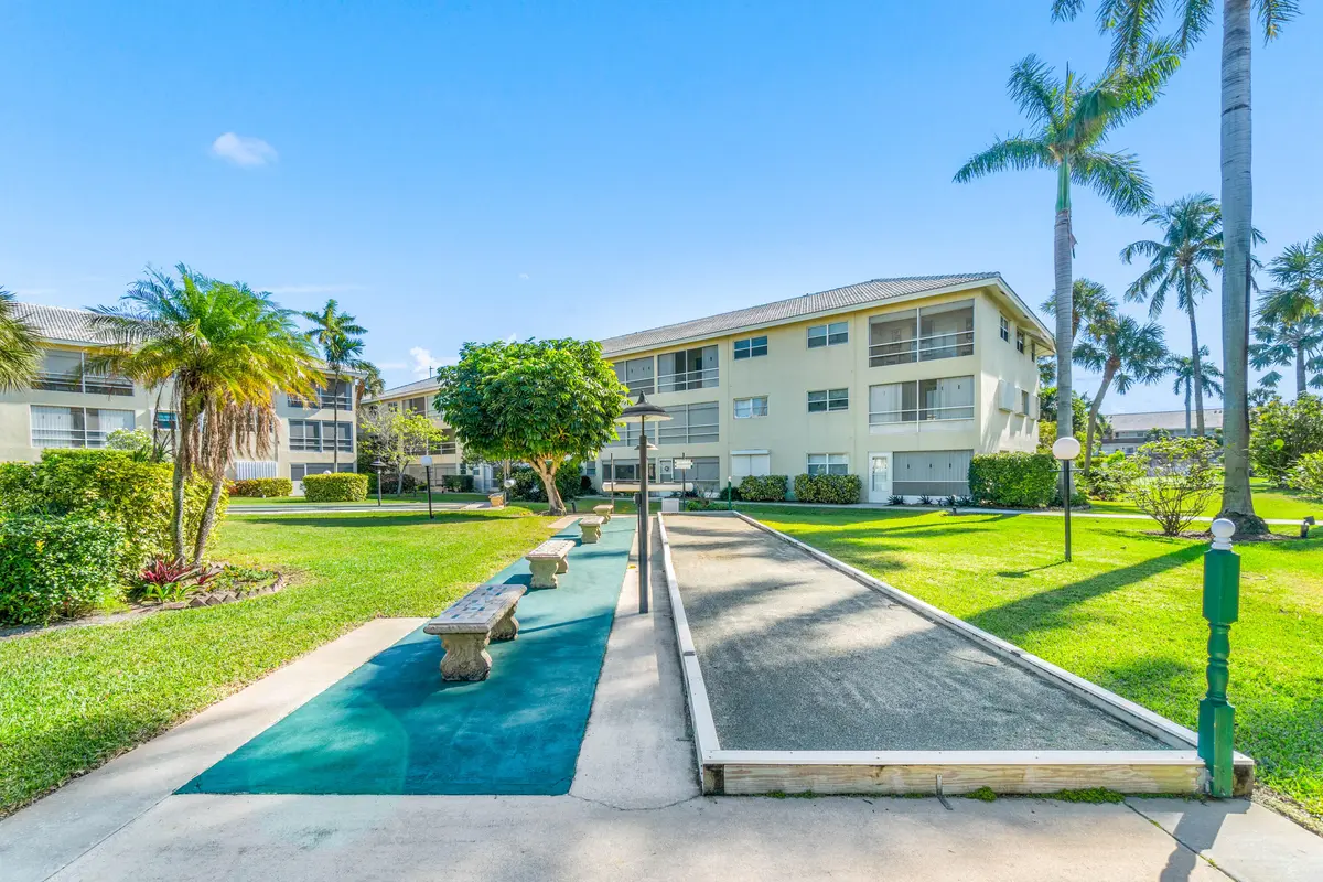 026-1951Northeast39thStreet-Unit131-Ligh at 1951 NE 39th Street 131, Lighthouse Point