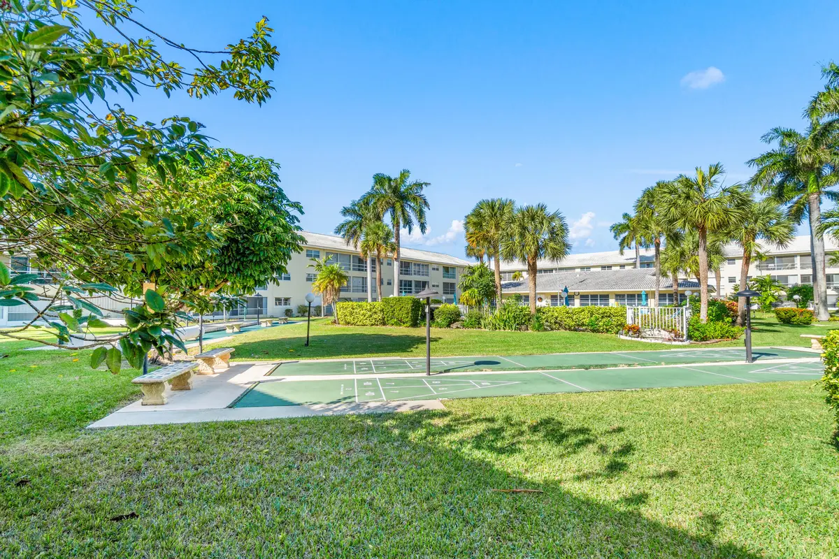 028-1951Northeast39thStreet-Unit131-Ligh at 1951 NE 39th Street 131, Lighthouse Point