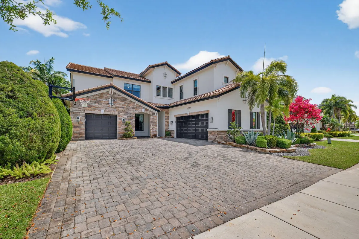 6-web-or-mls-699A2588 at 8222 Bradford Way, Parkland