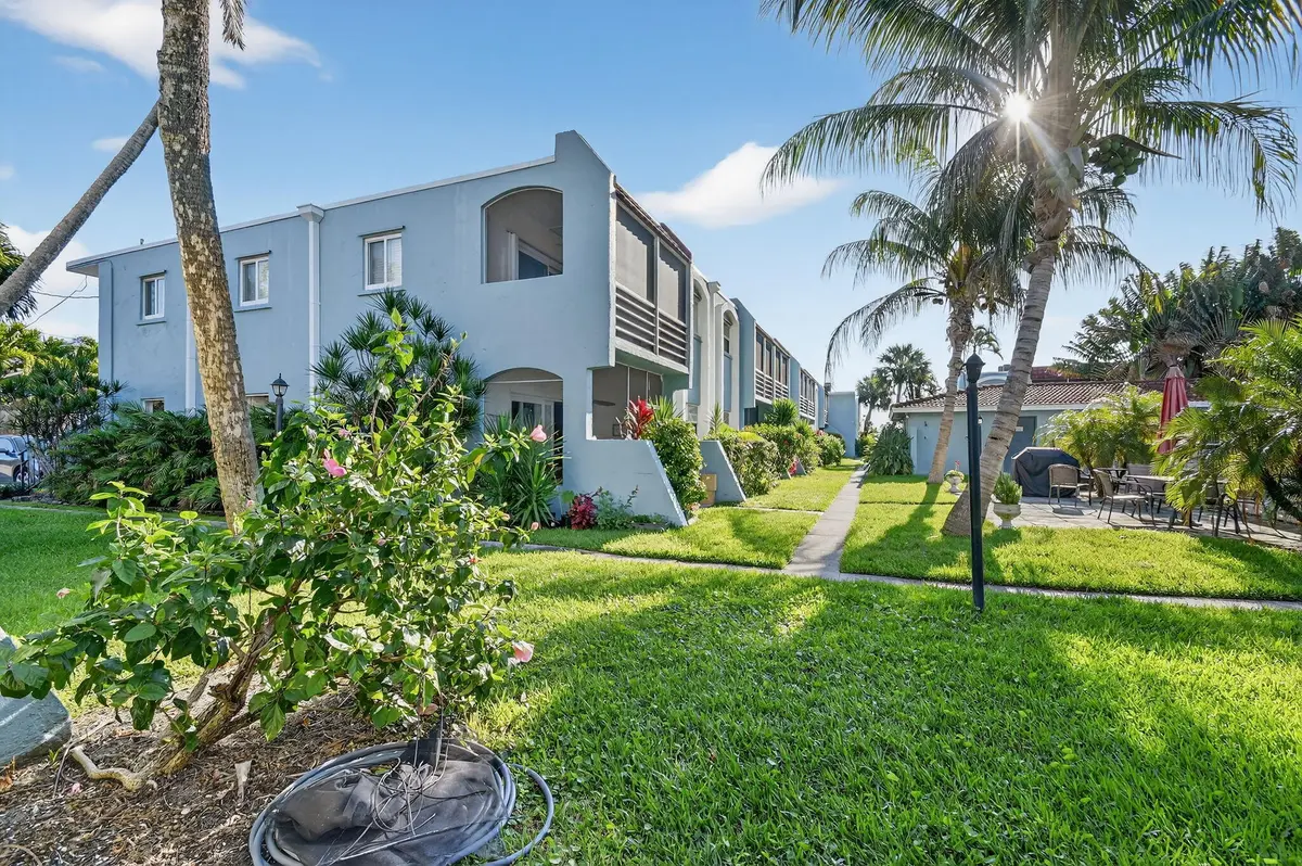 29-web-or-mls-DSC_0405 at 1432 S Lakeside Drive 4, Lake Worth Beach
