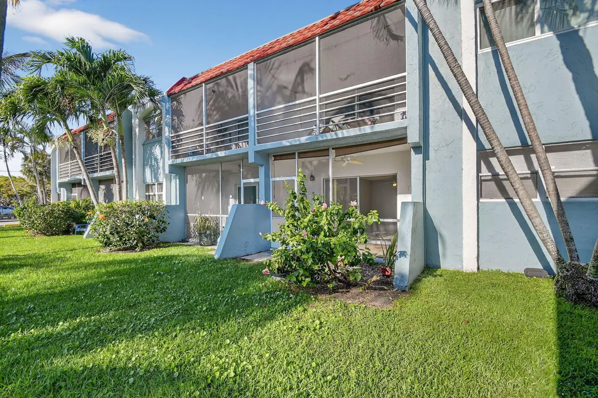 33-web-or-mls-DSC_0424 at 1432 S Lakeside Drive 4, Lake Worth Beach
