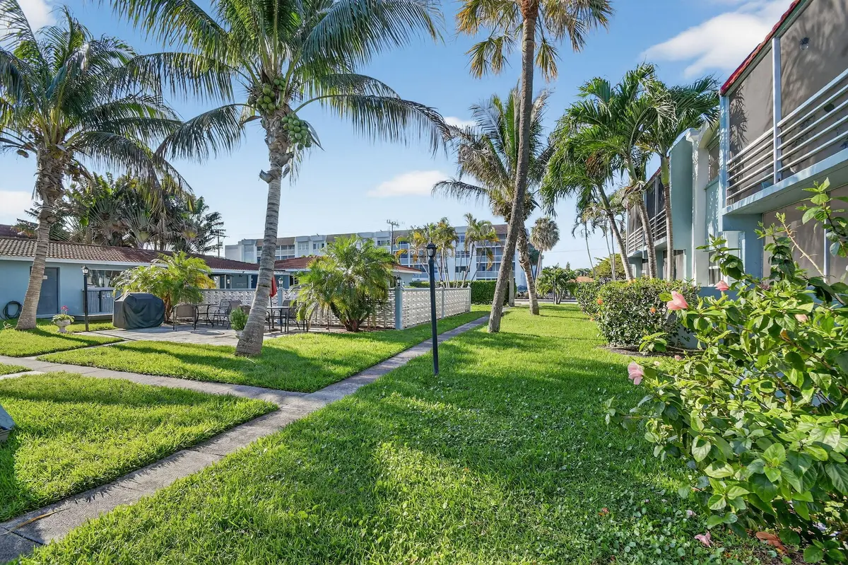 34-web-or-mls-DSC_0431 at 1432 S Lakeside Drive 4, Lake Worth Beach
