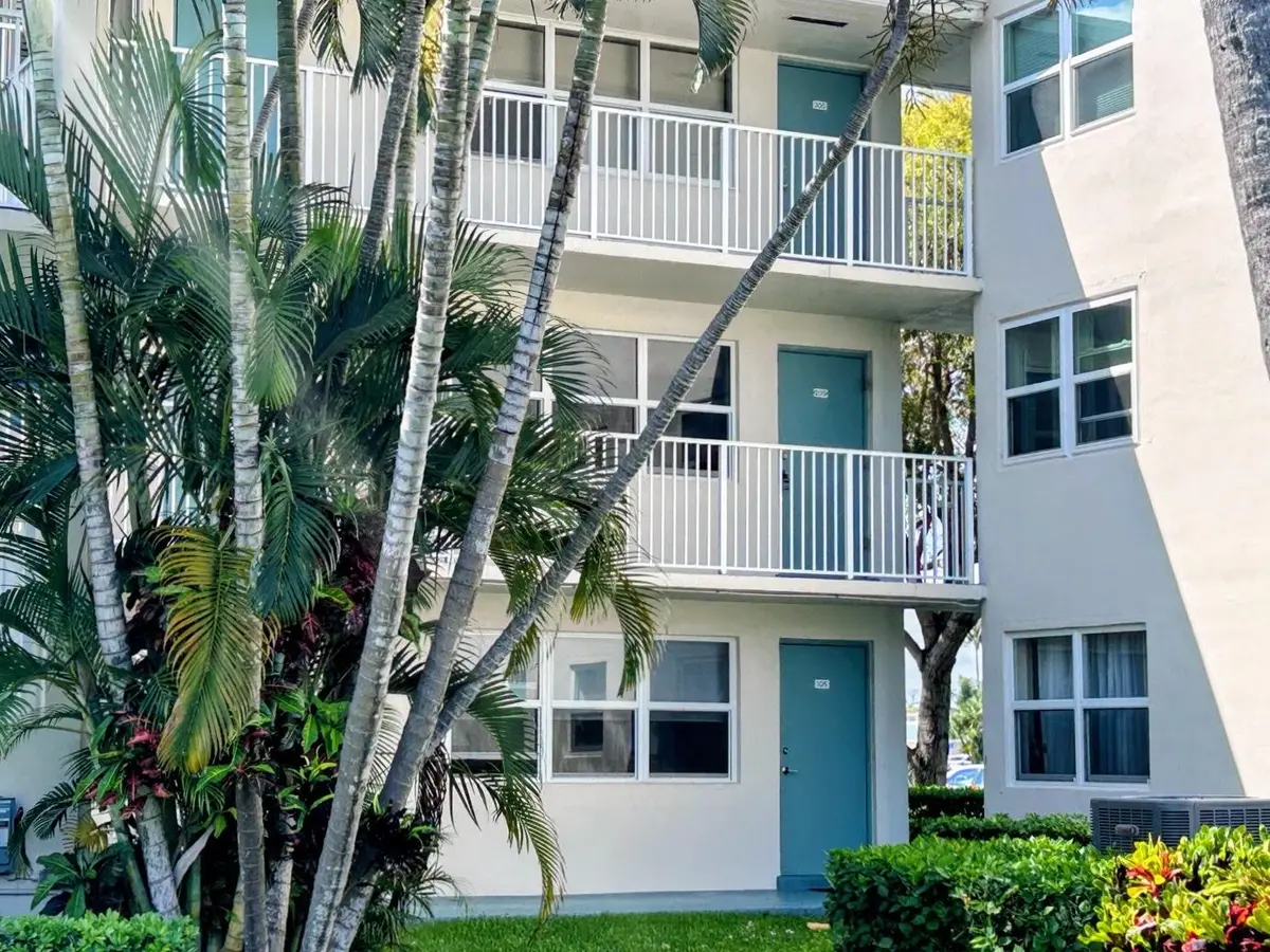 Condo Middle Blue Door at 230 Horizons 205, Boynton Beach