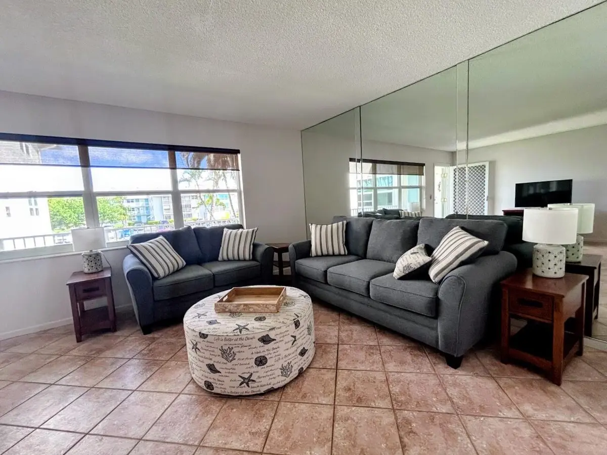 New LR Furniture at 230 Horizons 205, Boynton Beach