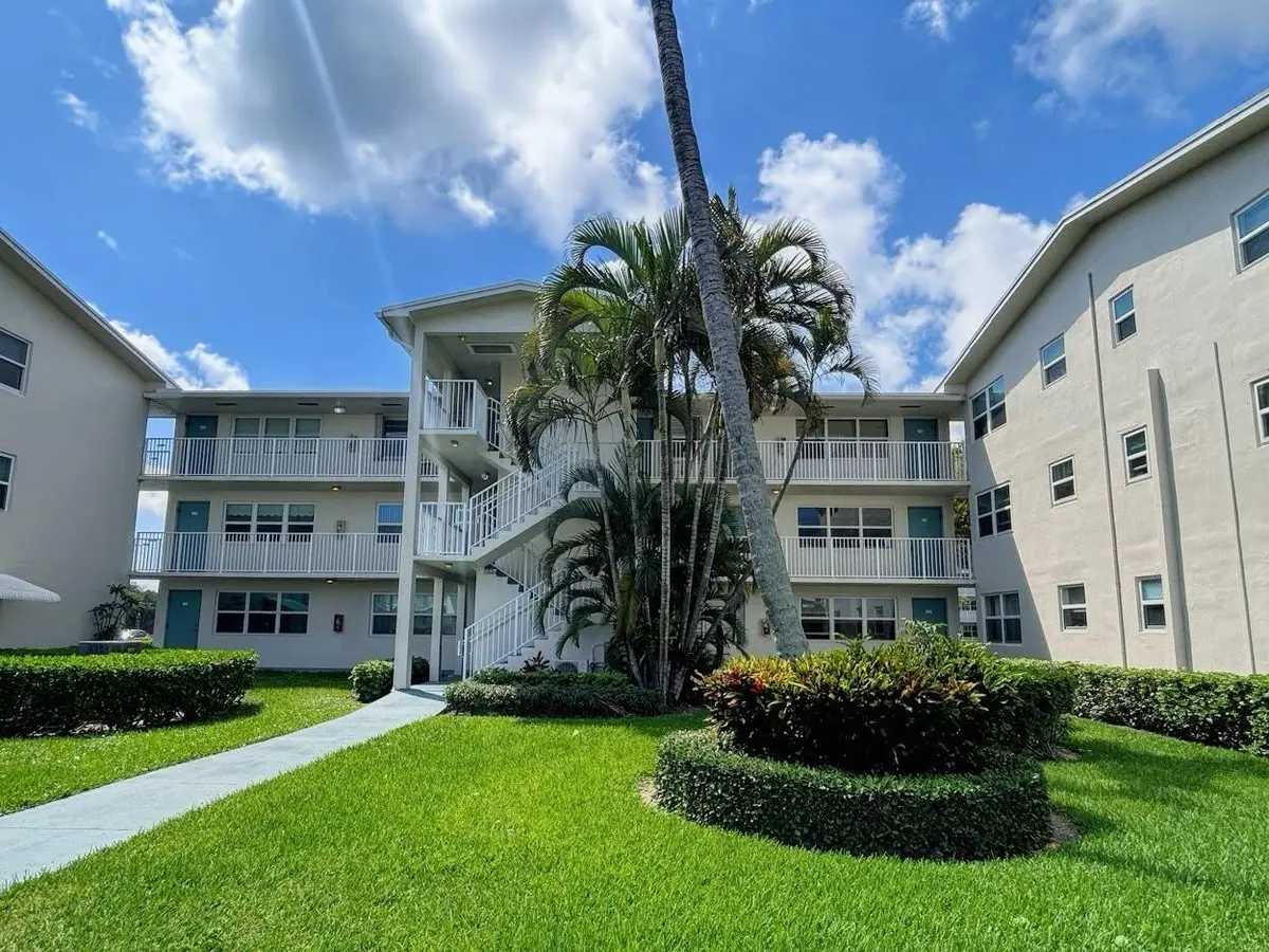 Bldg 230 w/ Elevator at 230 Horizons 205, Boynton Beach