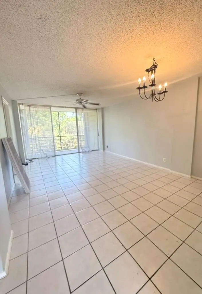 WhatsApp Image 2026-03-27 at 12.27.45 (1 at 105 Royal Park Drive 3a, Oakland Park