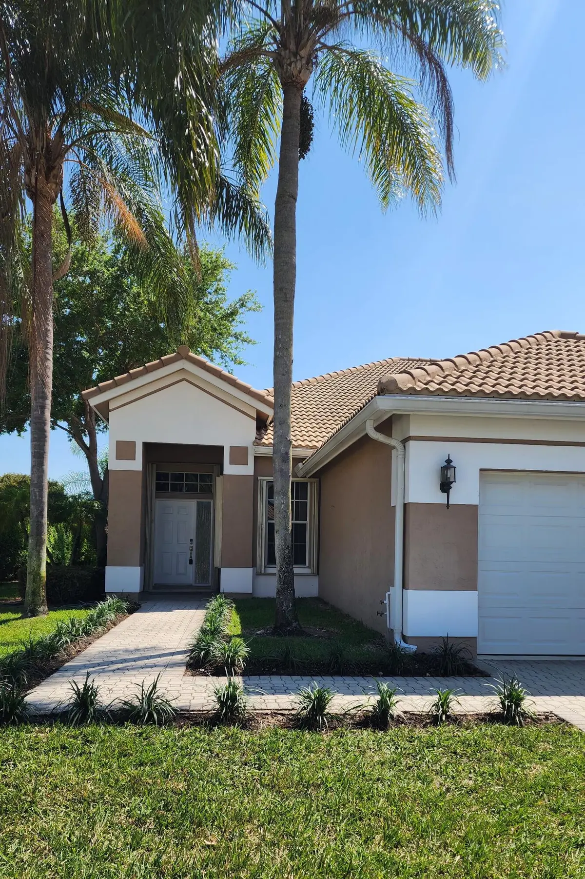 e8b37168-ddd9-4a30-b555-05577a6cf870~1 ( at 6900 Cairnwell Drive, Boynton Beach