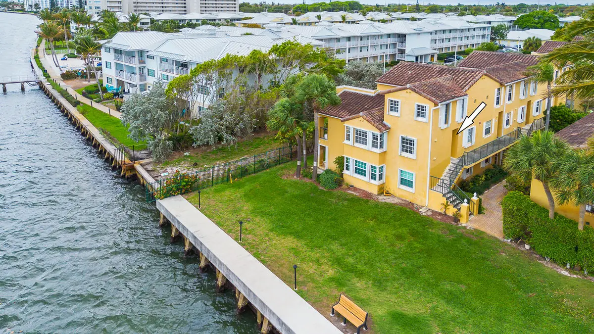 1060 Lake Shore Drive-1 at 1060 Lake Shore Drive 201, West Palm Beach