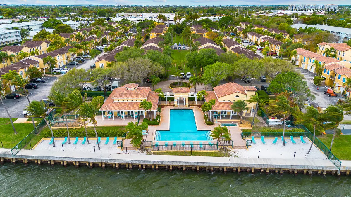 1060 Lake Shore Drive-2 at 1060 Lake Shore Drive 201, West Palm Beach