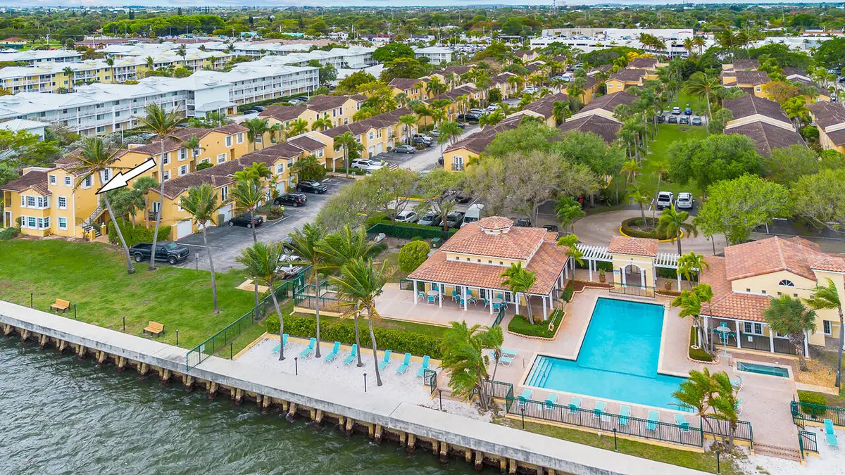 1060 Lake Shore Drive-3 at 1060 Lake Shore Drive 201, West Palm Beach