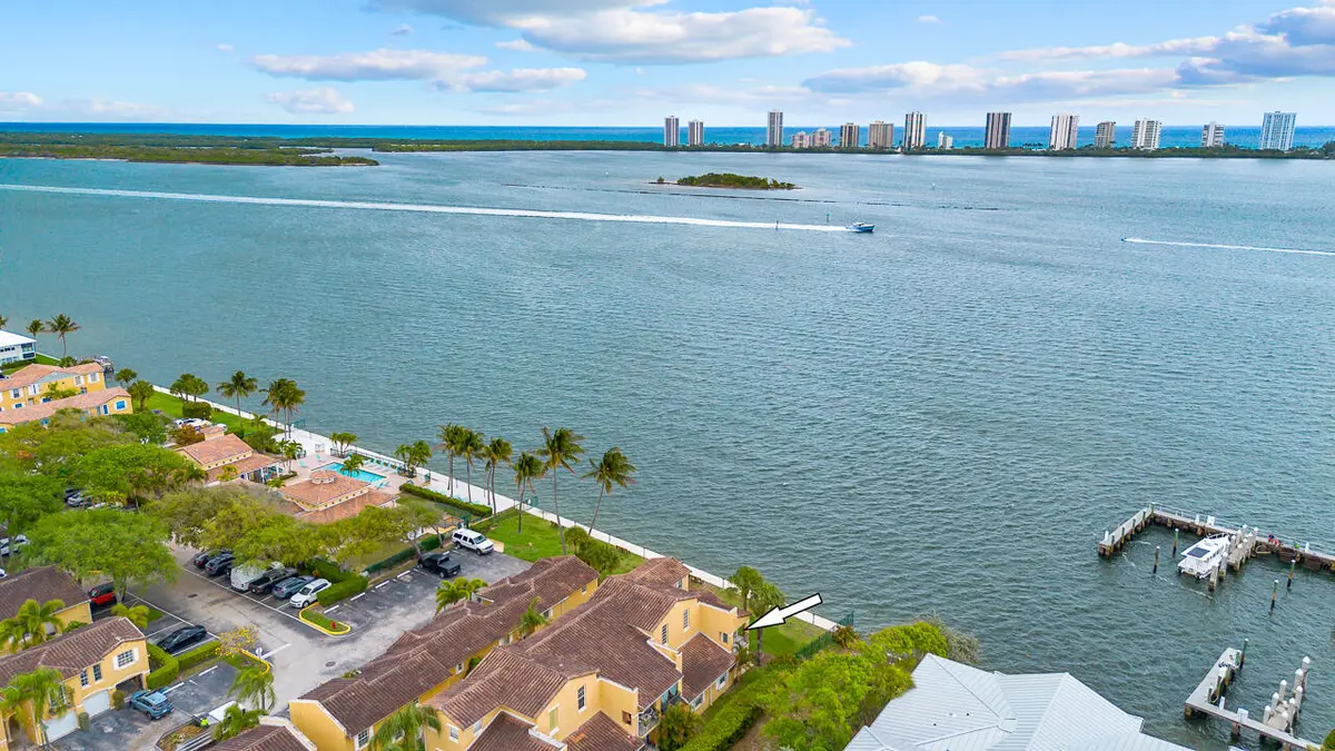 1060 Lake Shore Drive-6 at 1060 Lake Shore Drive 201, West Palm Beach
