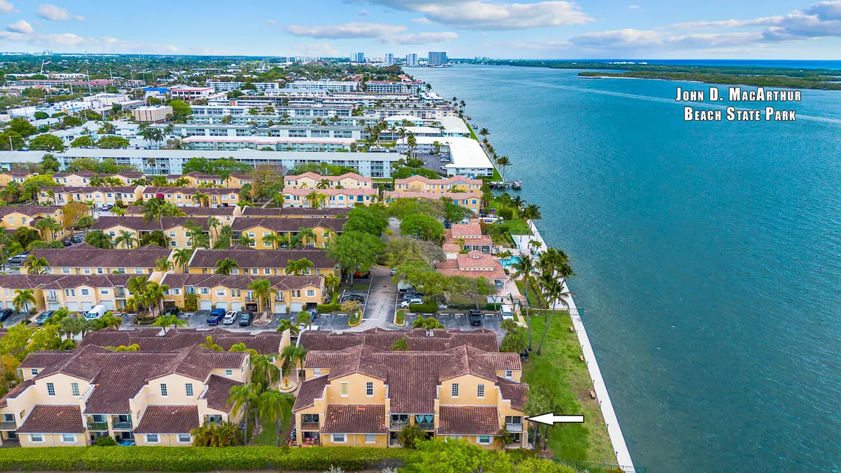 1060 Lake Shore Drive-7 at 1060 Lake Shore Drive 201, West Palm Beach