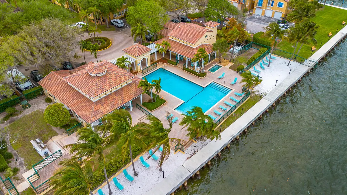 1060 Lake Shore Drive-8 at 1060 Lake Shore Drive 201, West Palm Beach