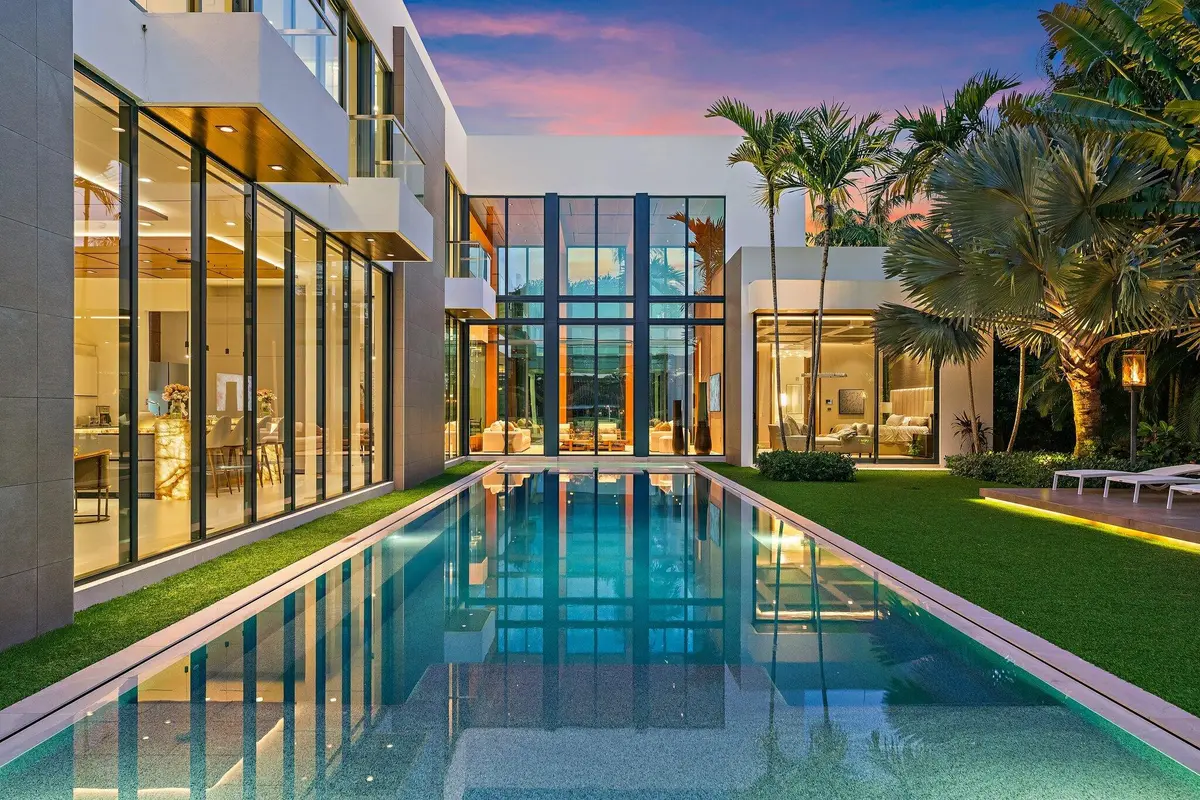 Private Oasis at 160 Spyglass Lane, Jupiter