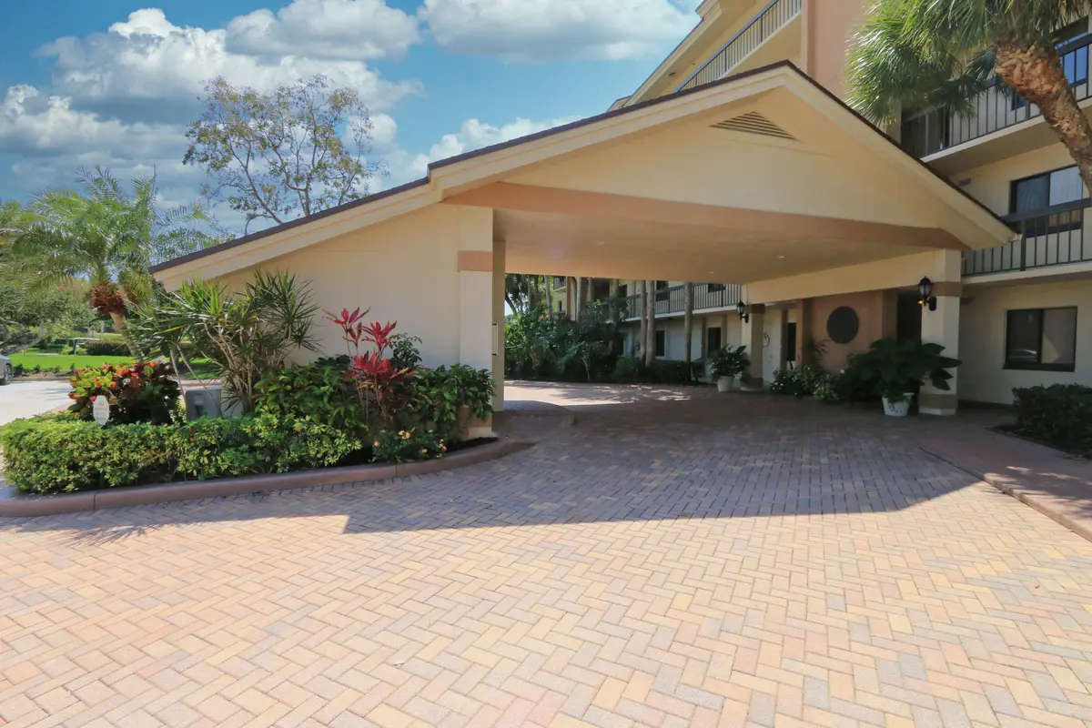 Entrance Dirve at 1501 Marina Isle Way 501, Jupiter