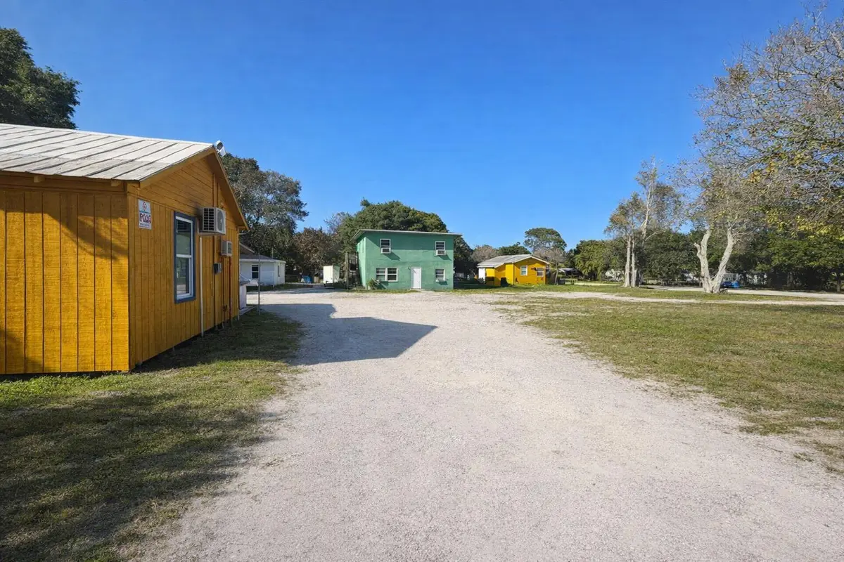1,4 at 2206 Delaware Avenue, Fort Pierce
