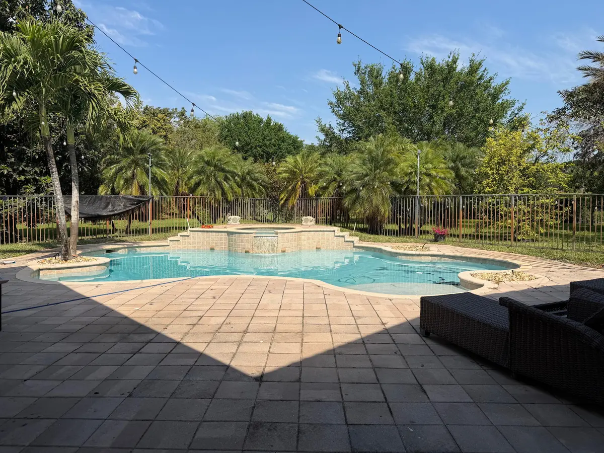 eFQPOTAg at 3309 Bradenham Lane, Davie