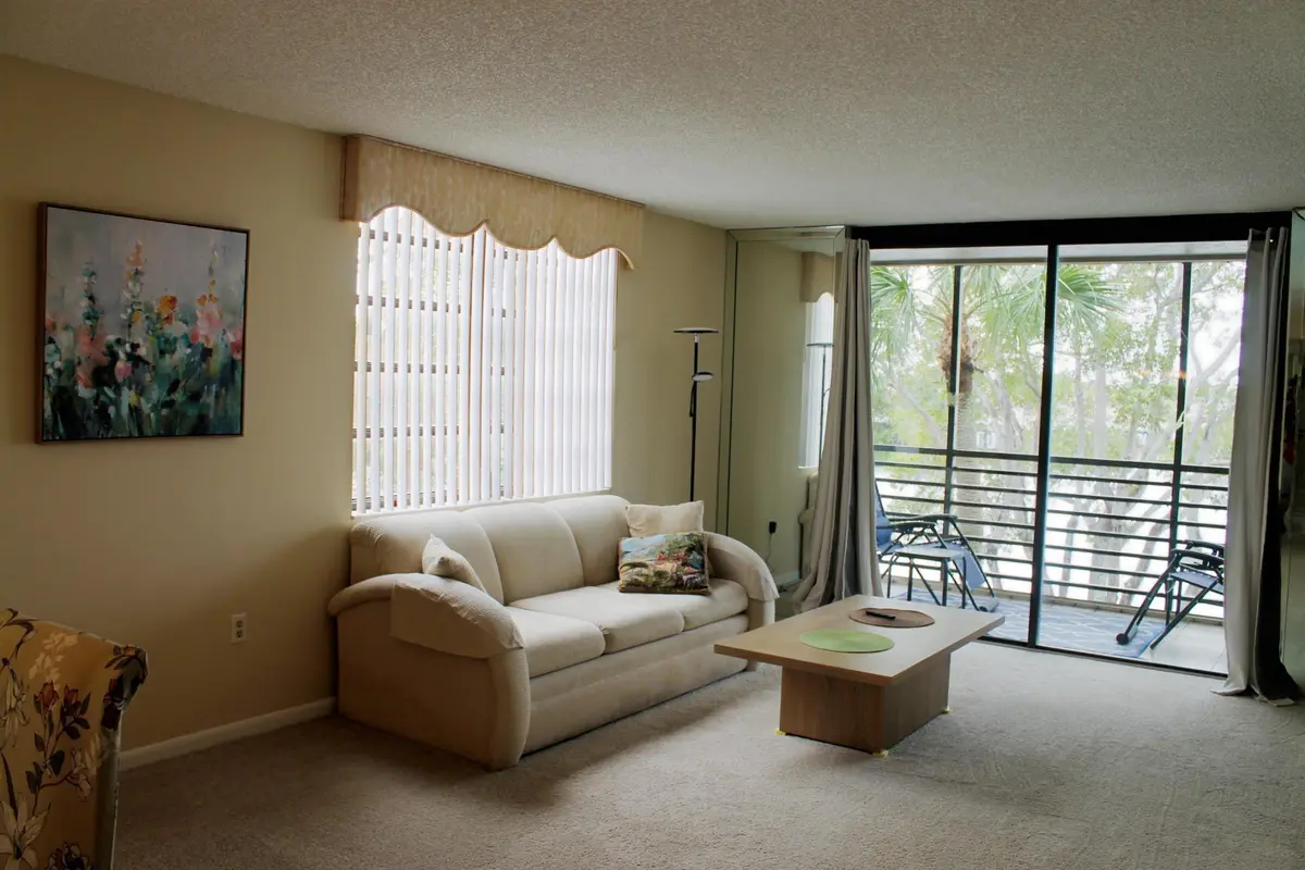 LIv at 1100 Colony Point Circle 314, Pembroke Pines