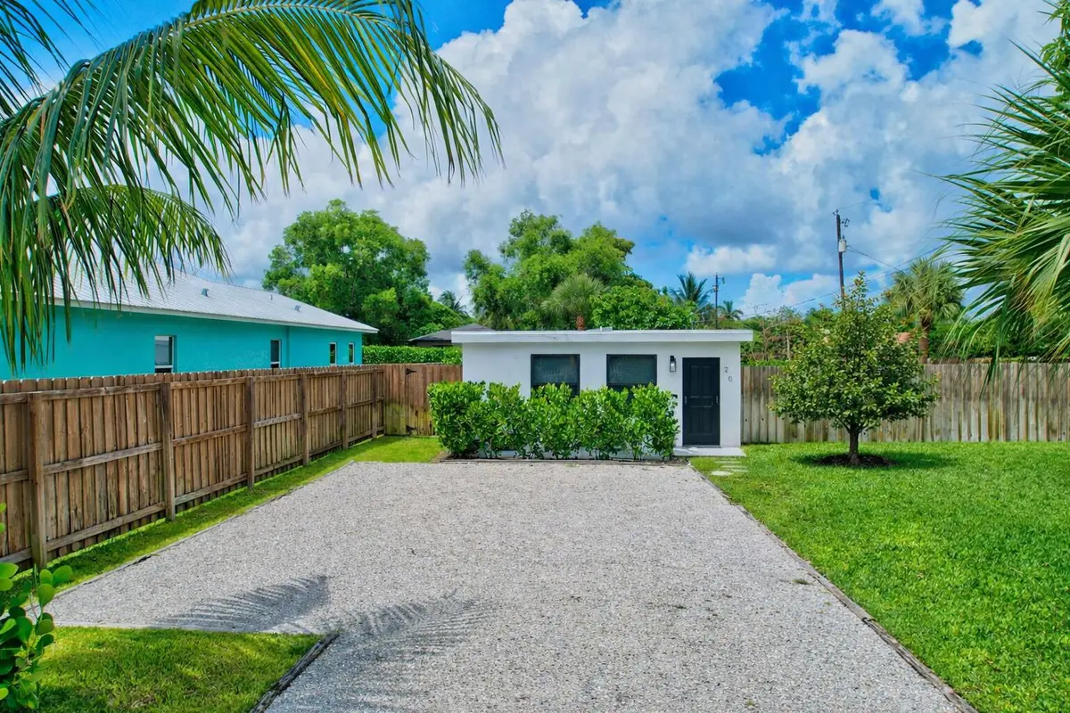 Cottage Living in East Delray at 201 SE 7th Street, Delray Beach