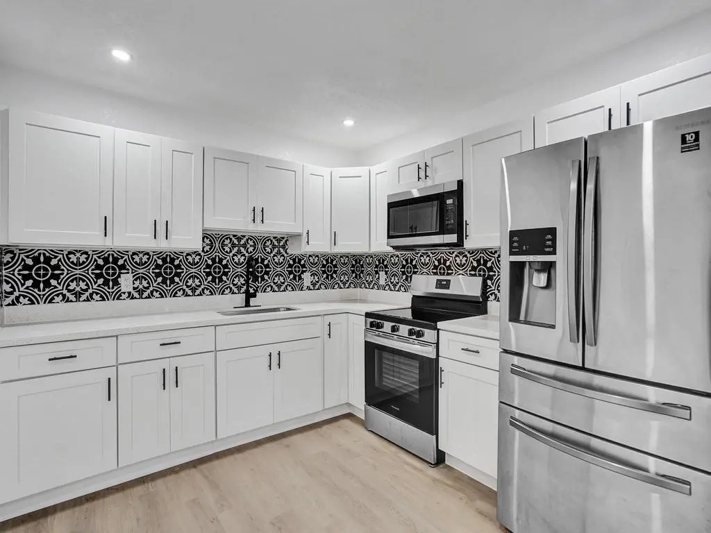 ROY00905 at 3661 NE 8th Avenue, Oakland Park