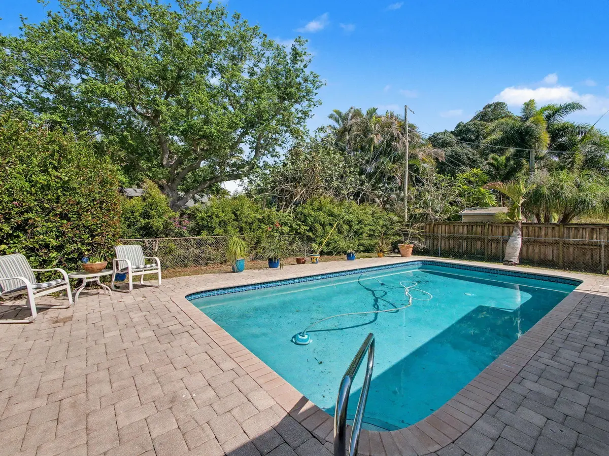 17-web-or-mls-015 at 394 Evergreen Avenue, Tequesta