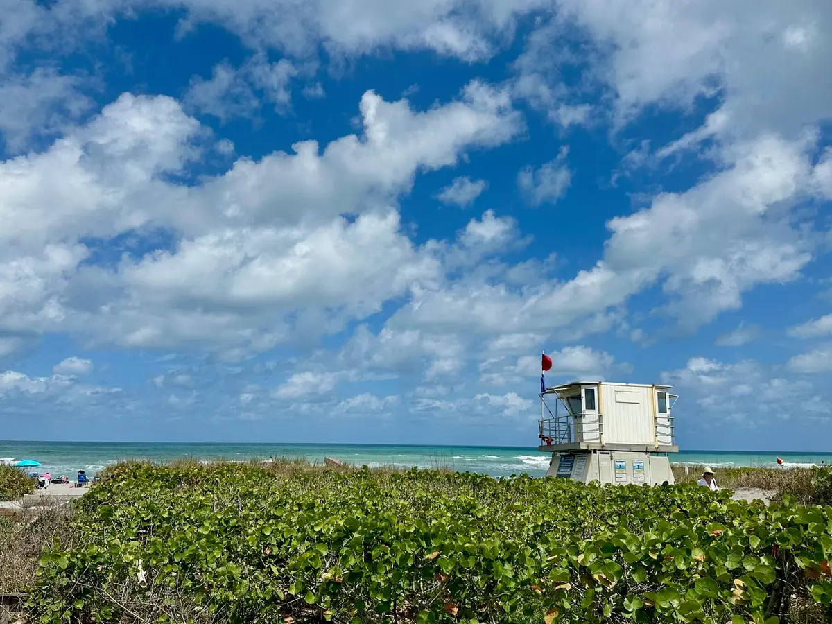 5 minutes from Hobe Sound Beach at 8698 SE Hobe Ridge Avenue, Hobe Sound