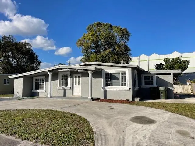Front elevation at 1749 NW 18th Street, Fort Lauderdale