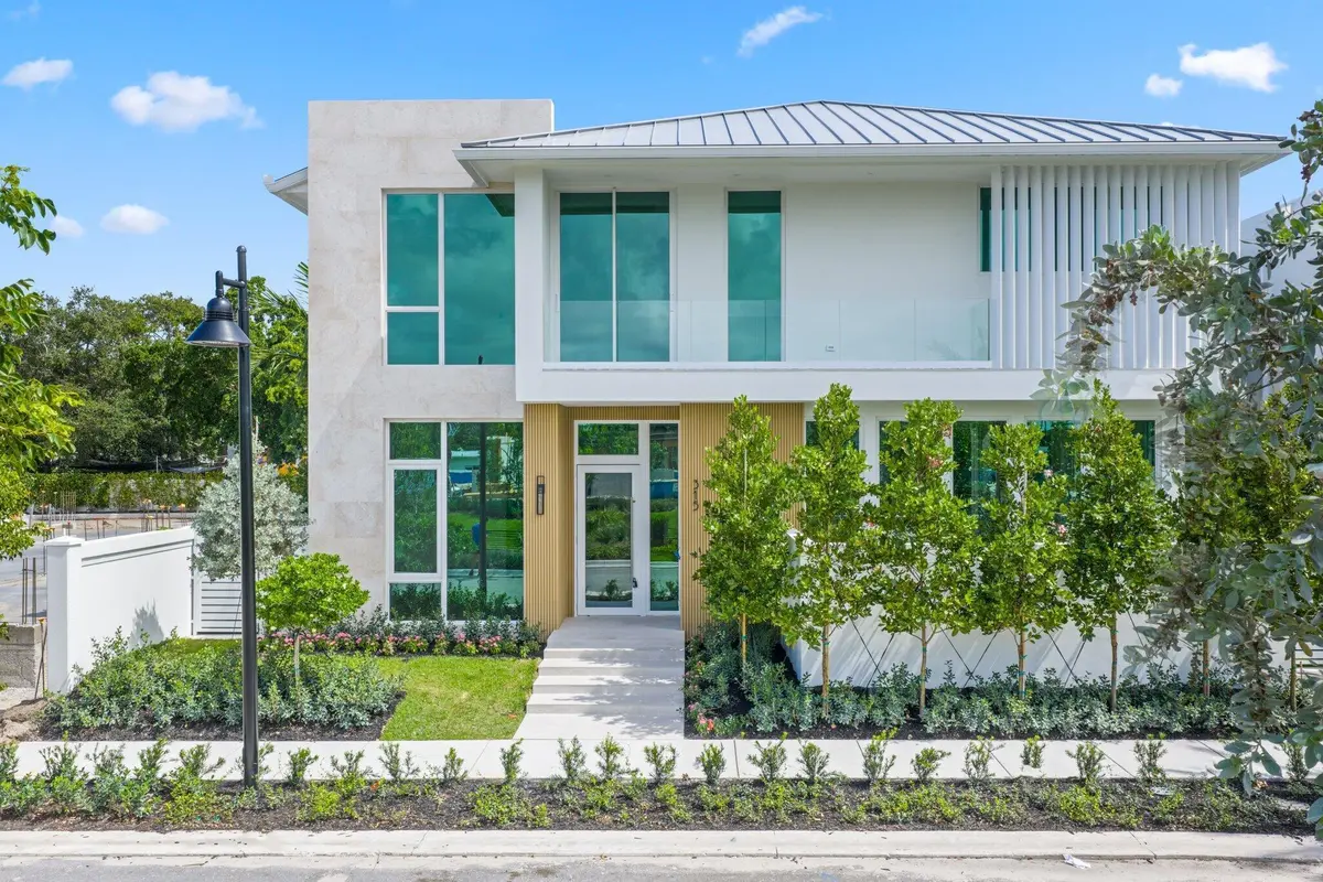 Serenity Front lot 7 at 330 Grove Place, Delray Beach