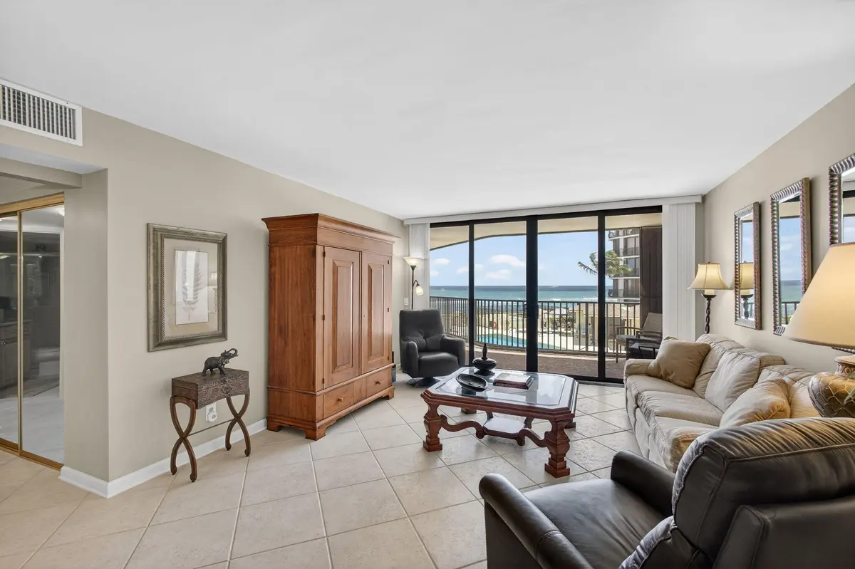 7-web-or-mls-5D1A2333 at 3610 S Ocean Boulevard 203, South Palm Beach