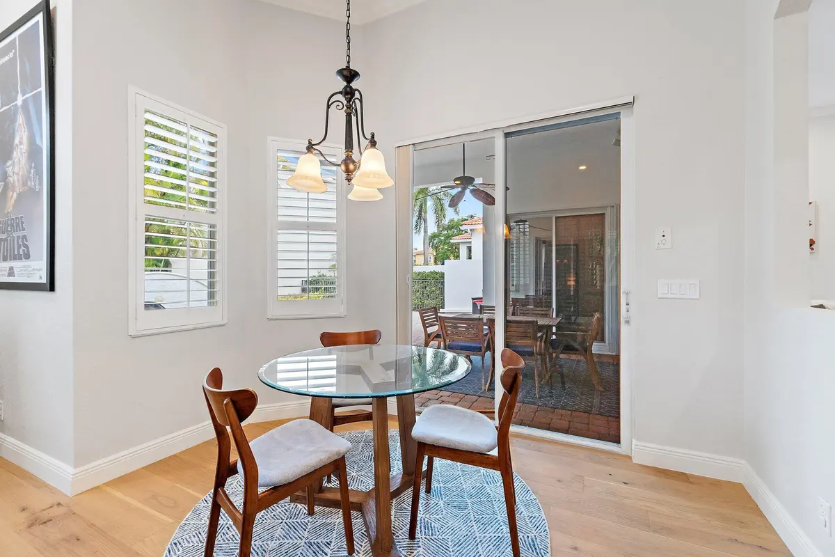 Eat-in Kitchen at 103 La Vida Court, Palm Beach Gardens